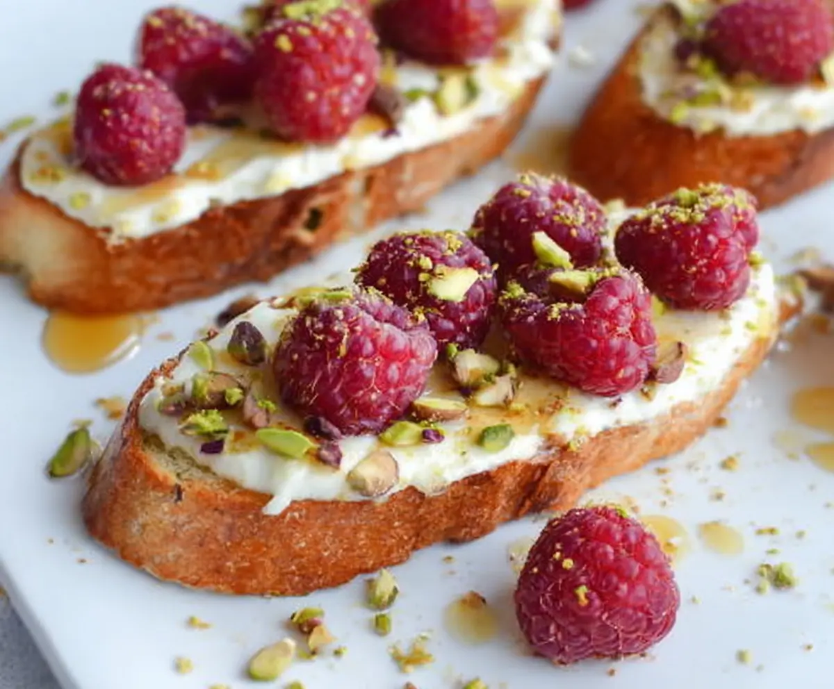 Delicious Raspberry Ricotta Toasts