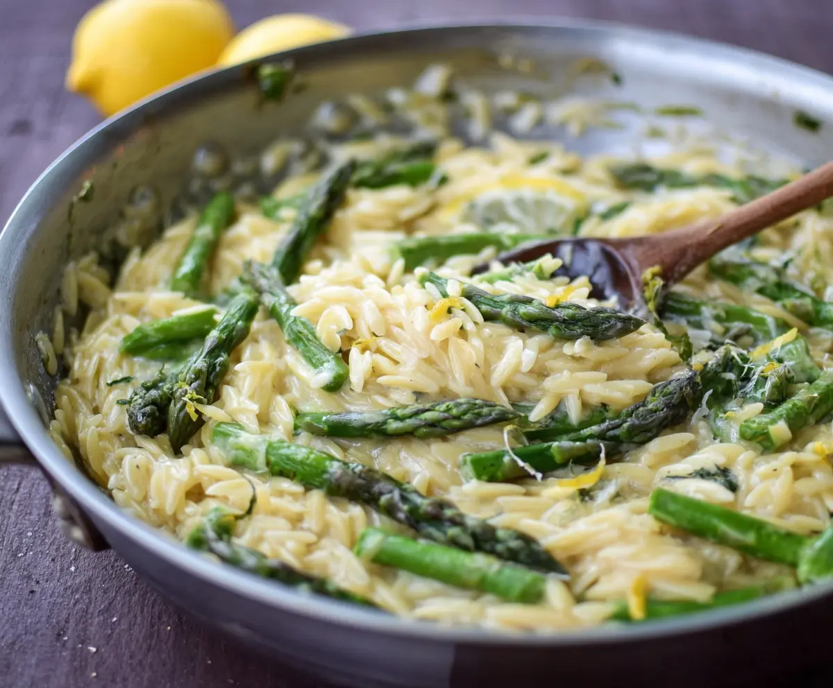 Creamy Lemon Garlic Orzo with Asparagus